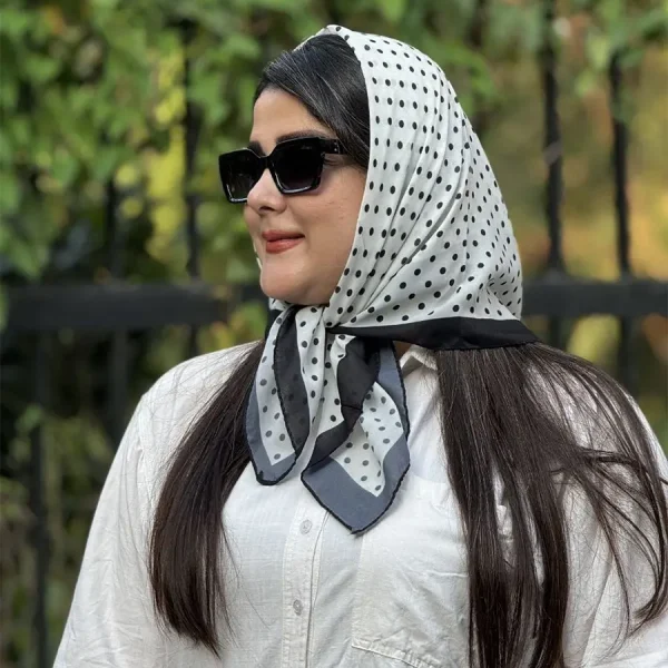 مینی اسکارف نخی خال‌خالی