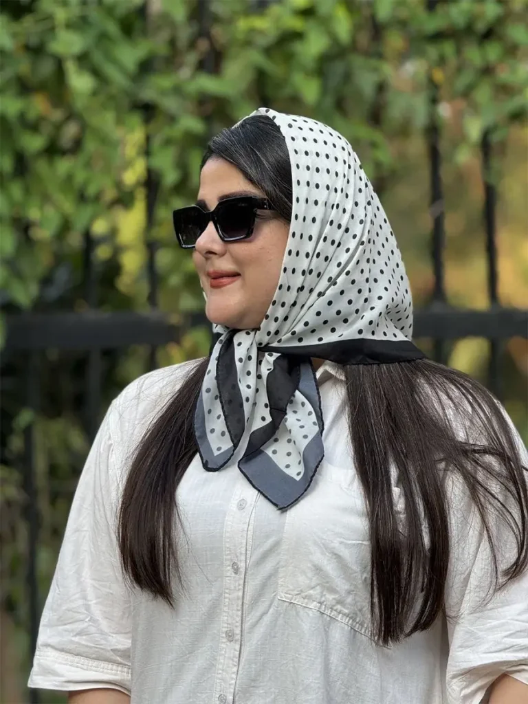 مینی اسکارف نخی خال‌خالی