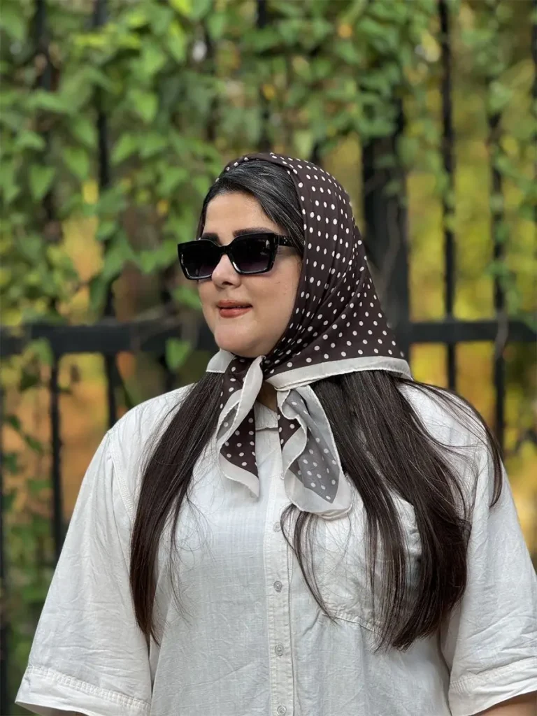 مینی اسکارف نخی خال‌خالی